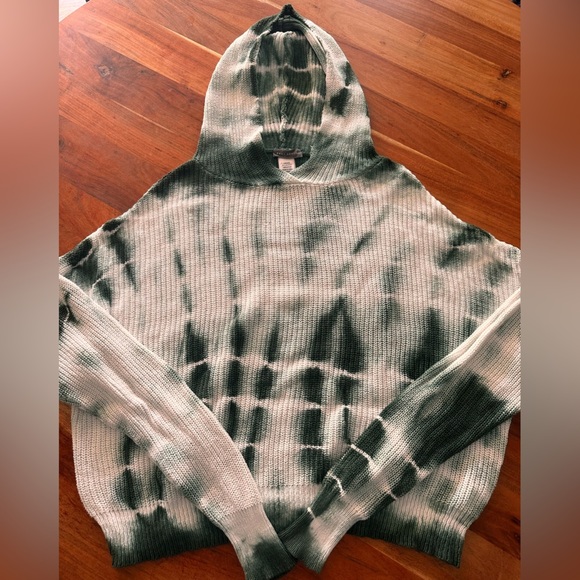 Sans Souci Forest Green and Cream Tie-Dye Turtleneck Sweater - Picture 1 of 3